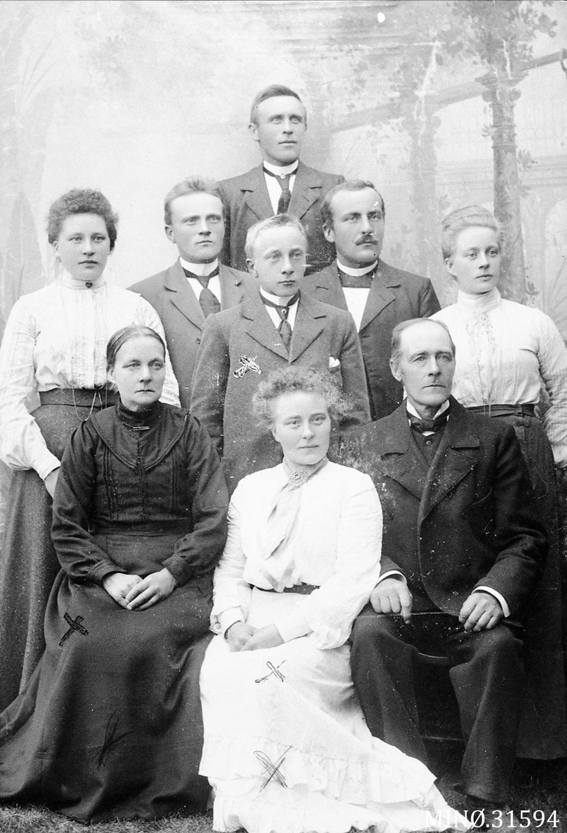 Henrik Augustinsson Stinessen, Familiebilde - fra Husom søndre.