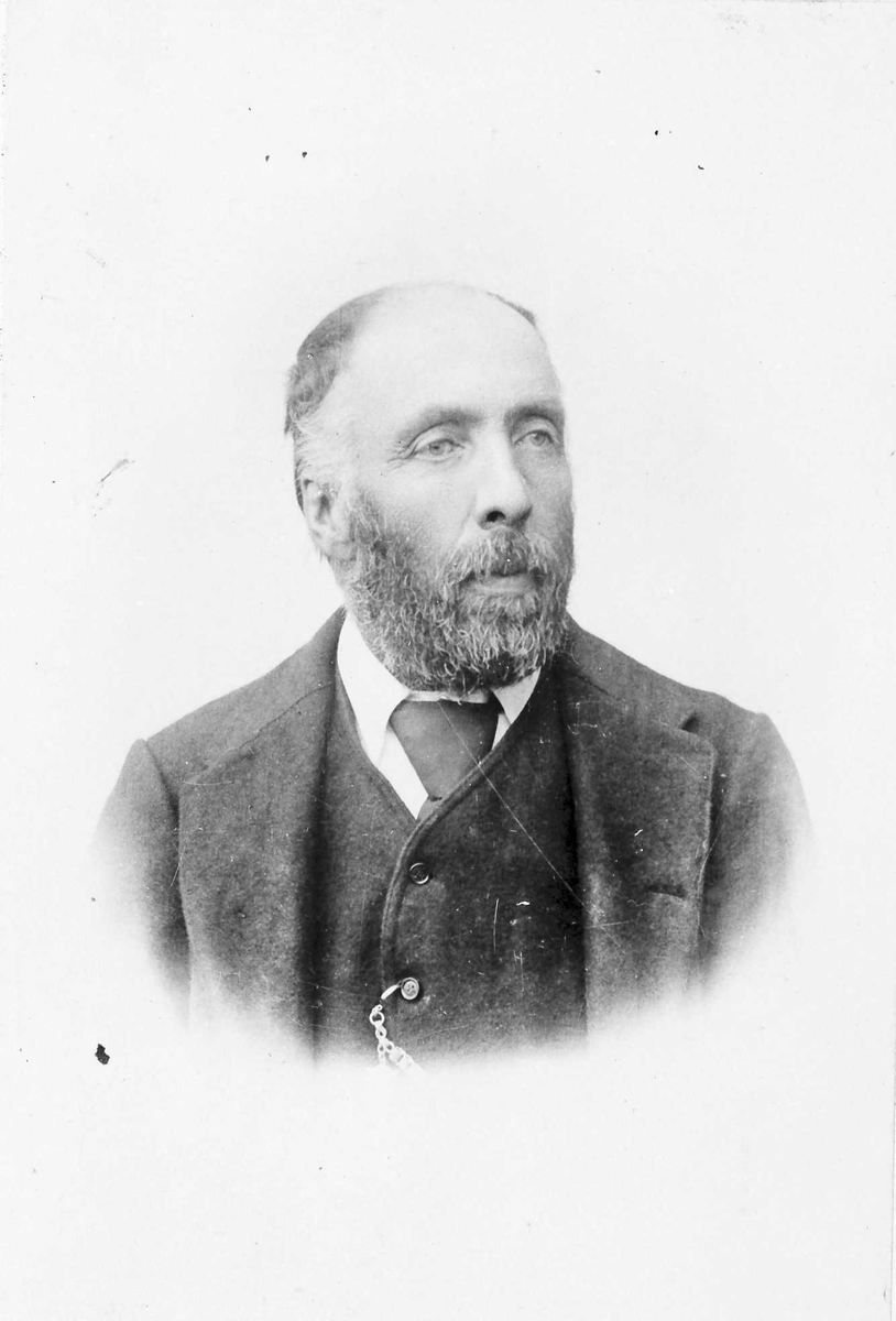 Henrik Augustinsson Stinessen, Portrett av en mann, klær.