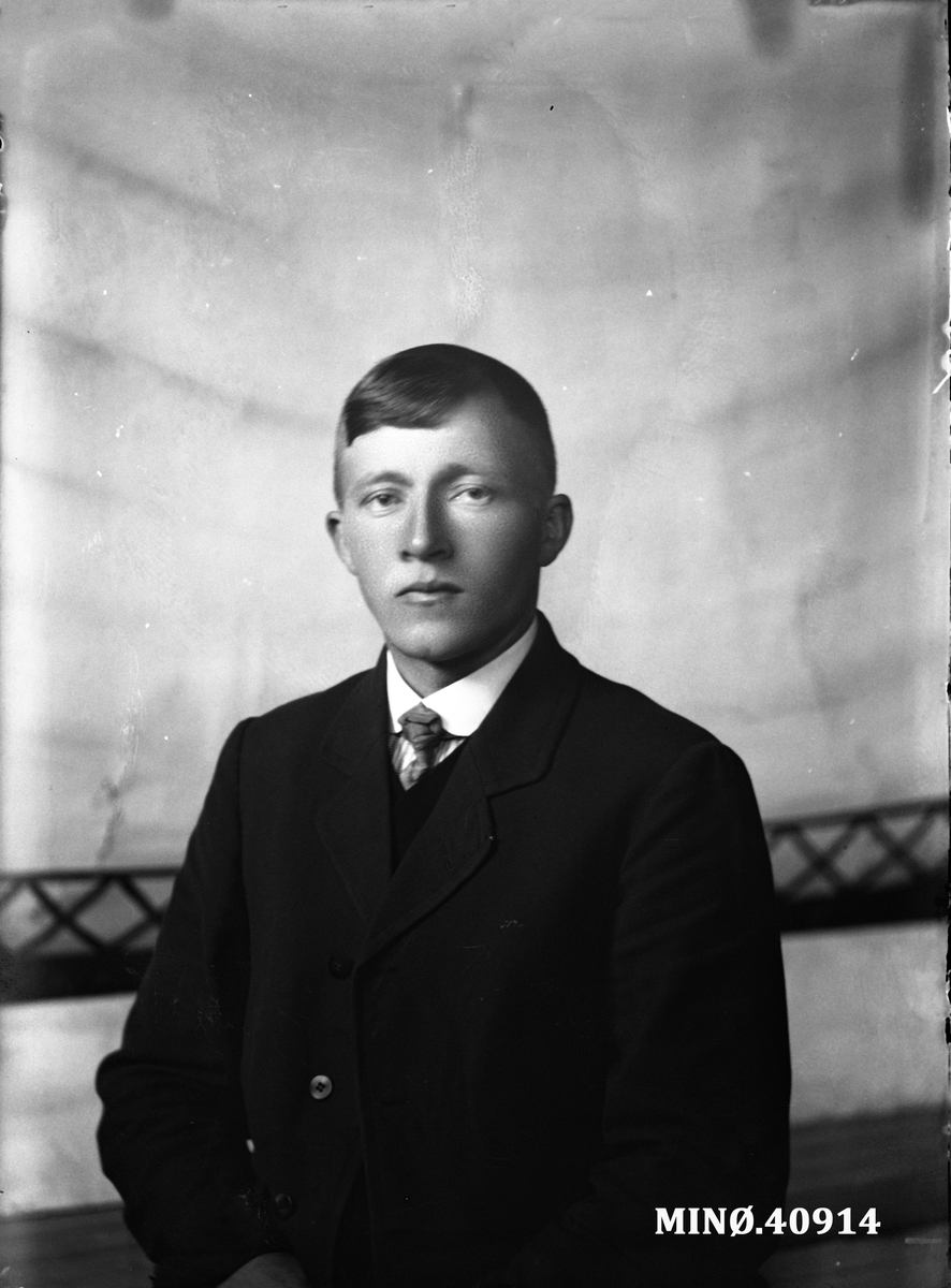 Oscar Holte, Portrett av mann - Anders Lillekroken