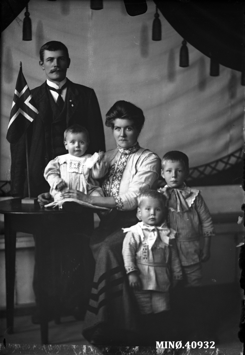 Oscar Holte, Portrett av familie -