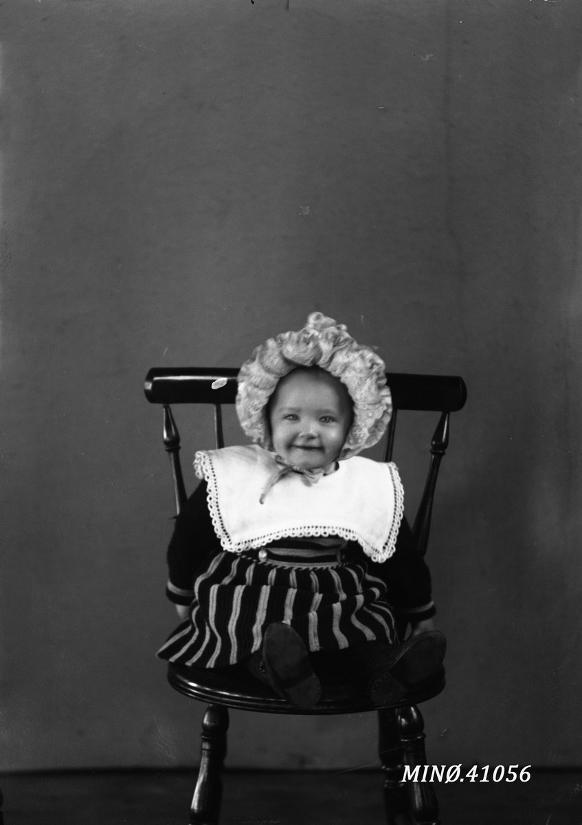 Oscar Holte, Portrett av lita jente - Olga Ødegård