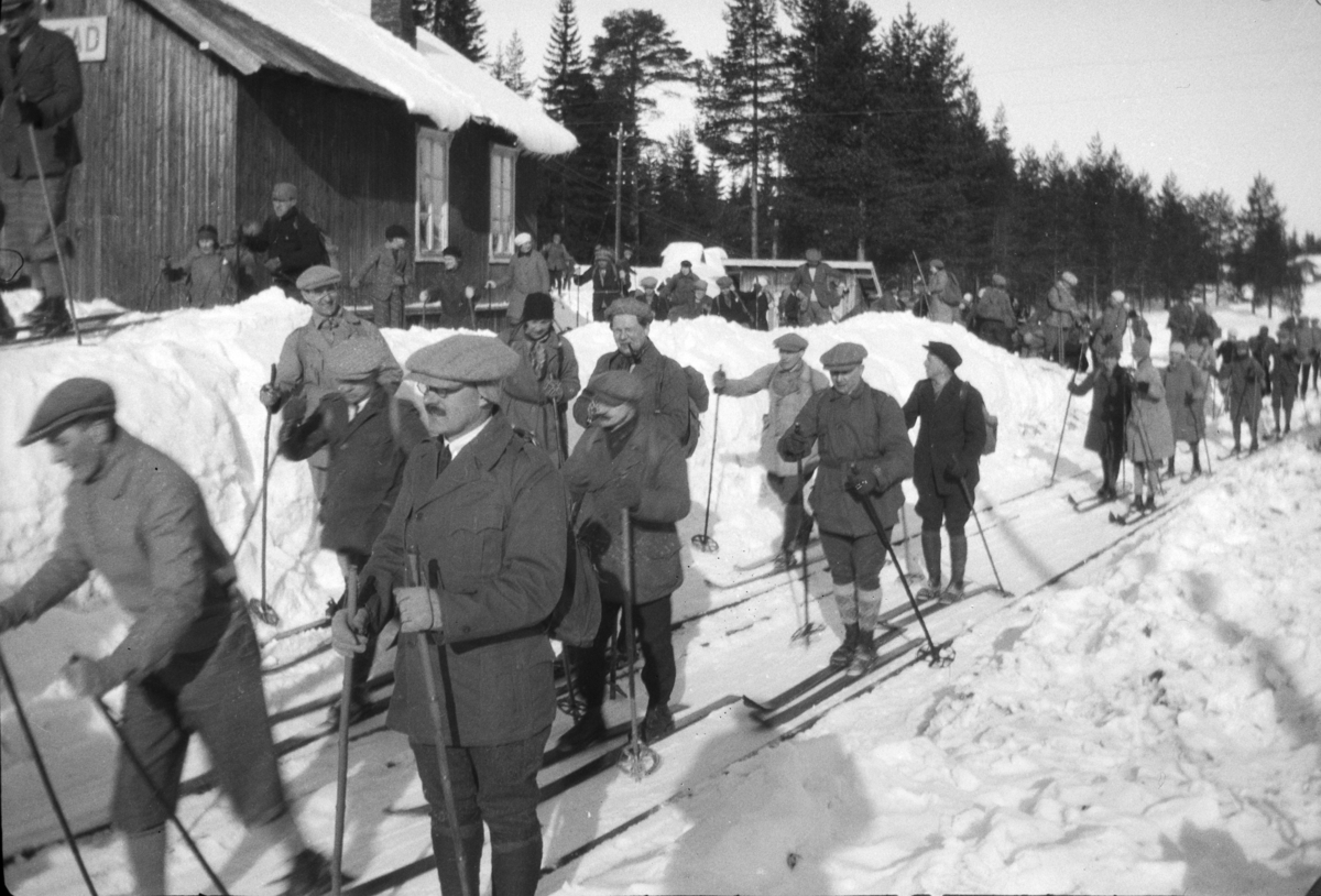 Johs. (Johannes) Johannessen, Skirenn, skiantrekk, vinteraktivitet, friluftsliv, ukjent sted.