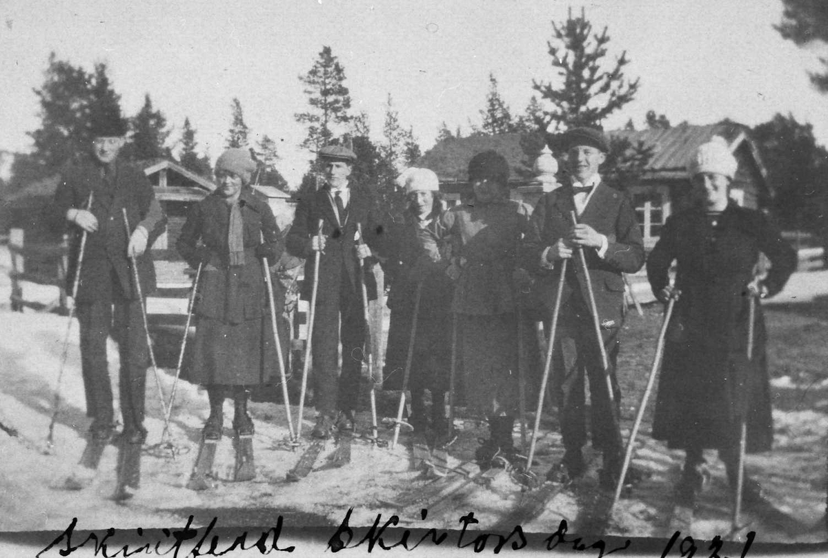 Rachel Haarseth, Personer, klær, ski, skistaver.