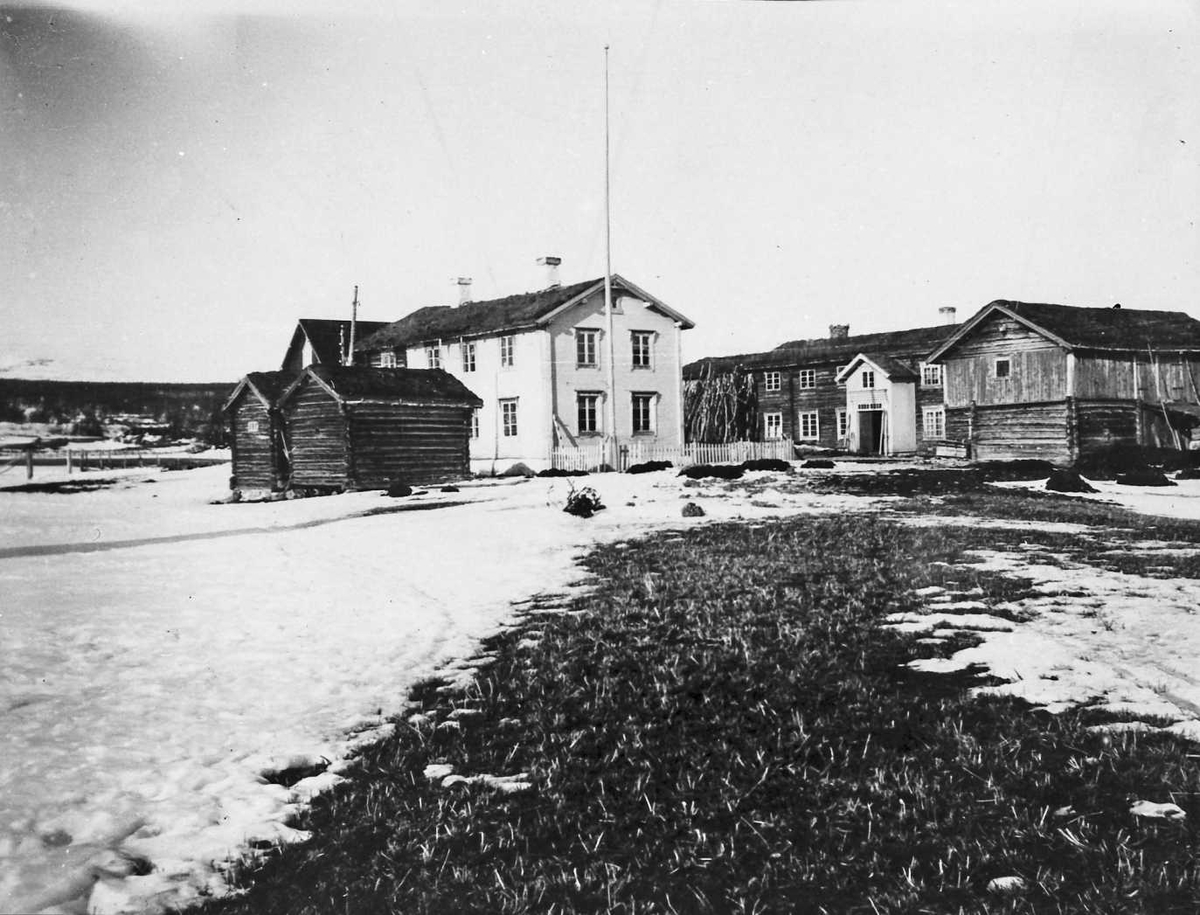 Rachel Haarseth, Gårdstun.