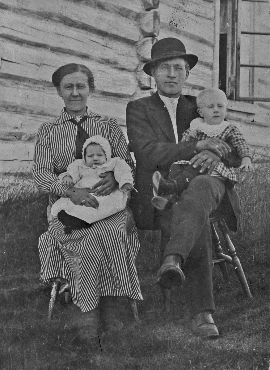 Alexander Bredstrøm Ansberg, Barndåp, personer, klær, bygning.