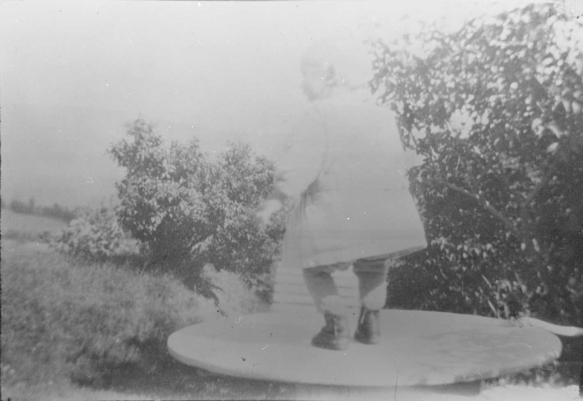 Rachel Haarseth, Barn, klær.