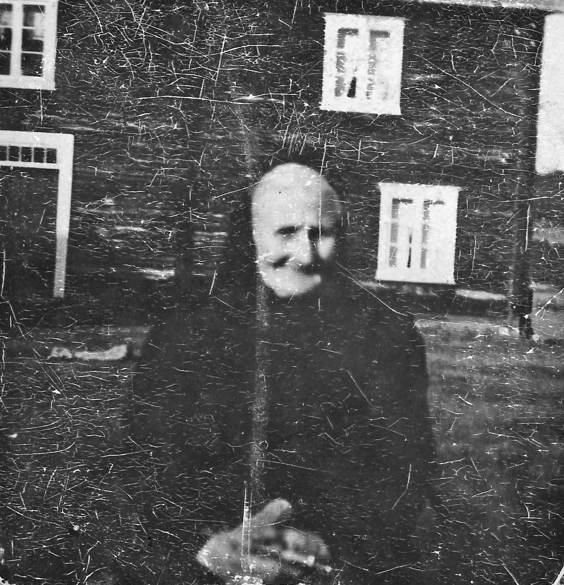 Rachel Haarseth, Kvinne, bygning.