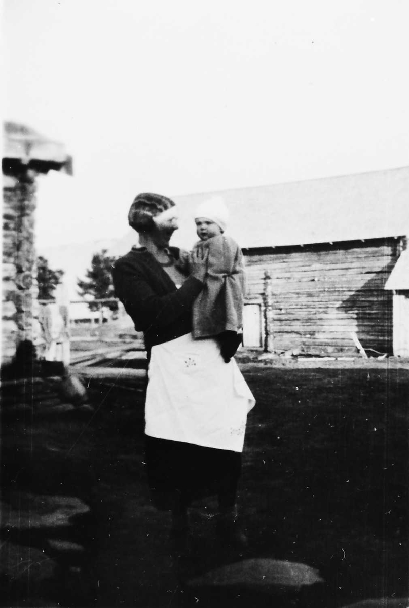 Rachel Haarseth, Personer, låve.