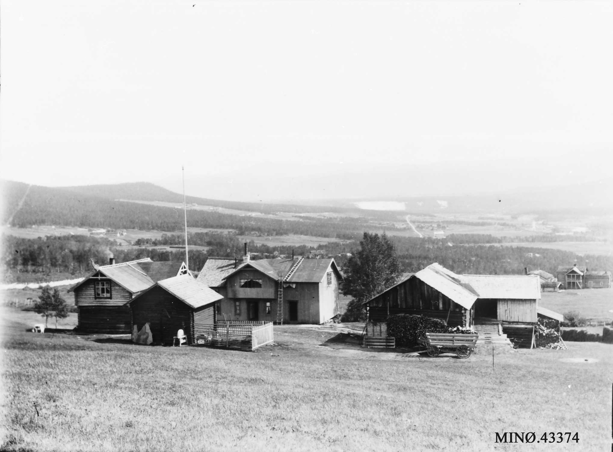 Axel Rosenvinge Brostrup, Gardsbruk