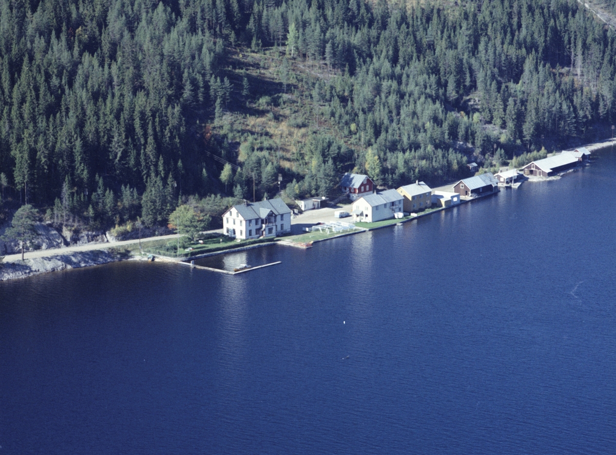 Widerøes Flyveselskap A/S, Åsheim hotell, butikk
