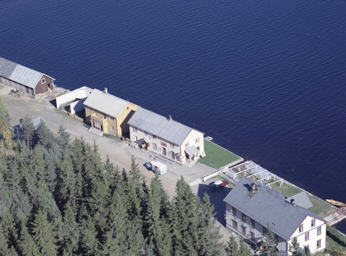 Widerøes Flyveselskap A/S, Åsheim hotell, butikk