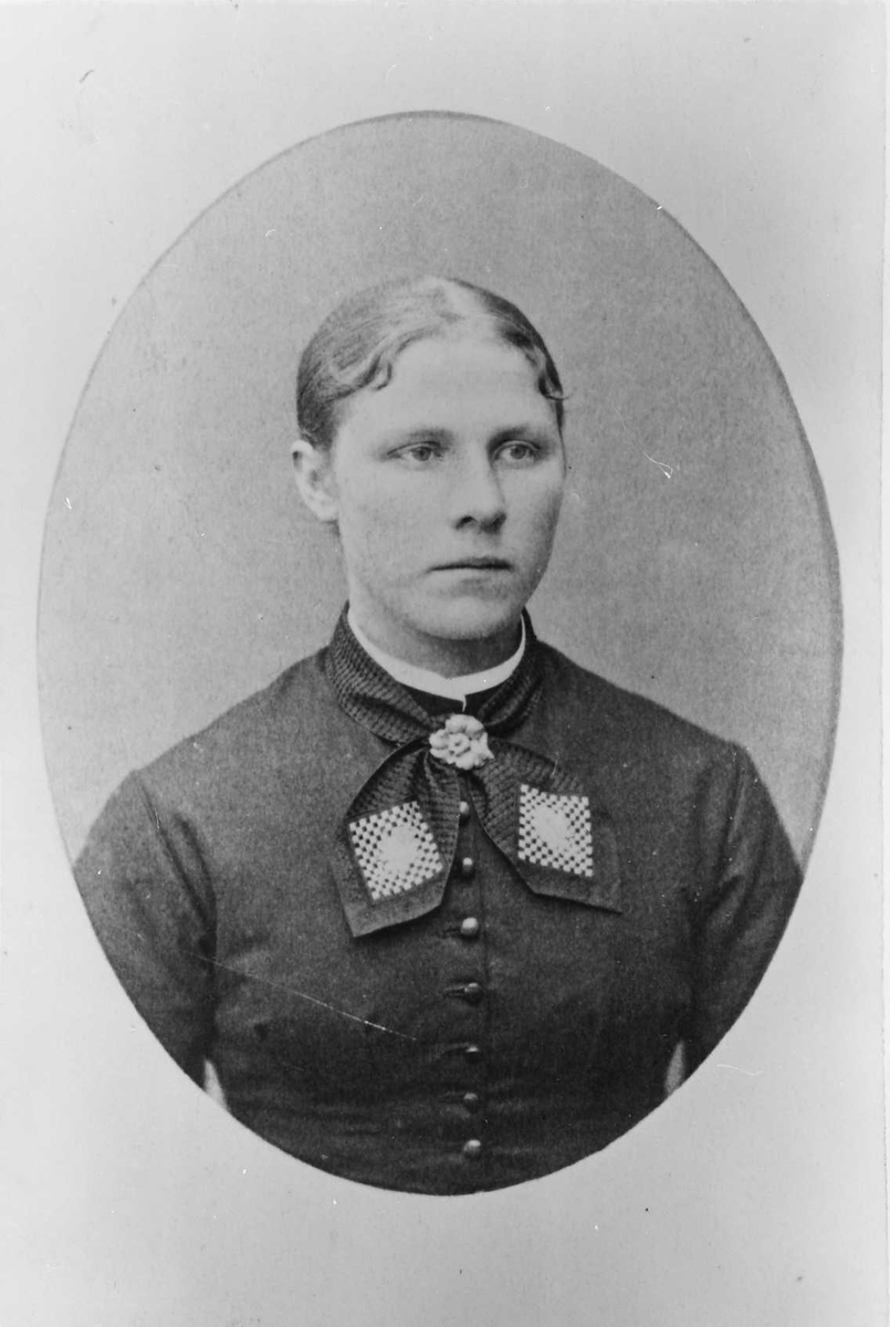 Ukjent, Portrett av kvinne - Klara Johannesdatter Müller, født 1867