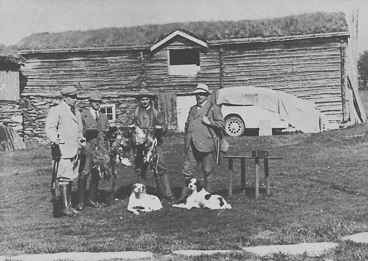 Peder J. Bredalslien, Jaktutbytte, Ryper, Jakthund, Personer, gevær, seterfjøs