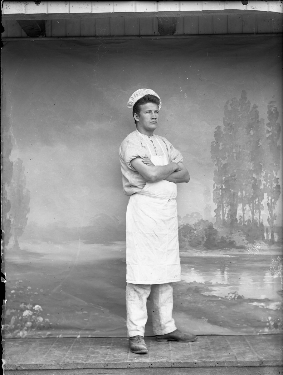 Peder J. Bredalslien, portrett, baker, klær. Se også MINØ.004773