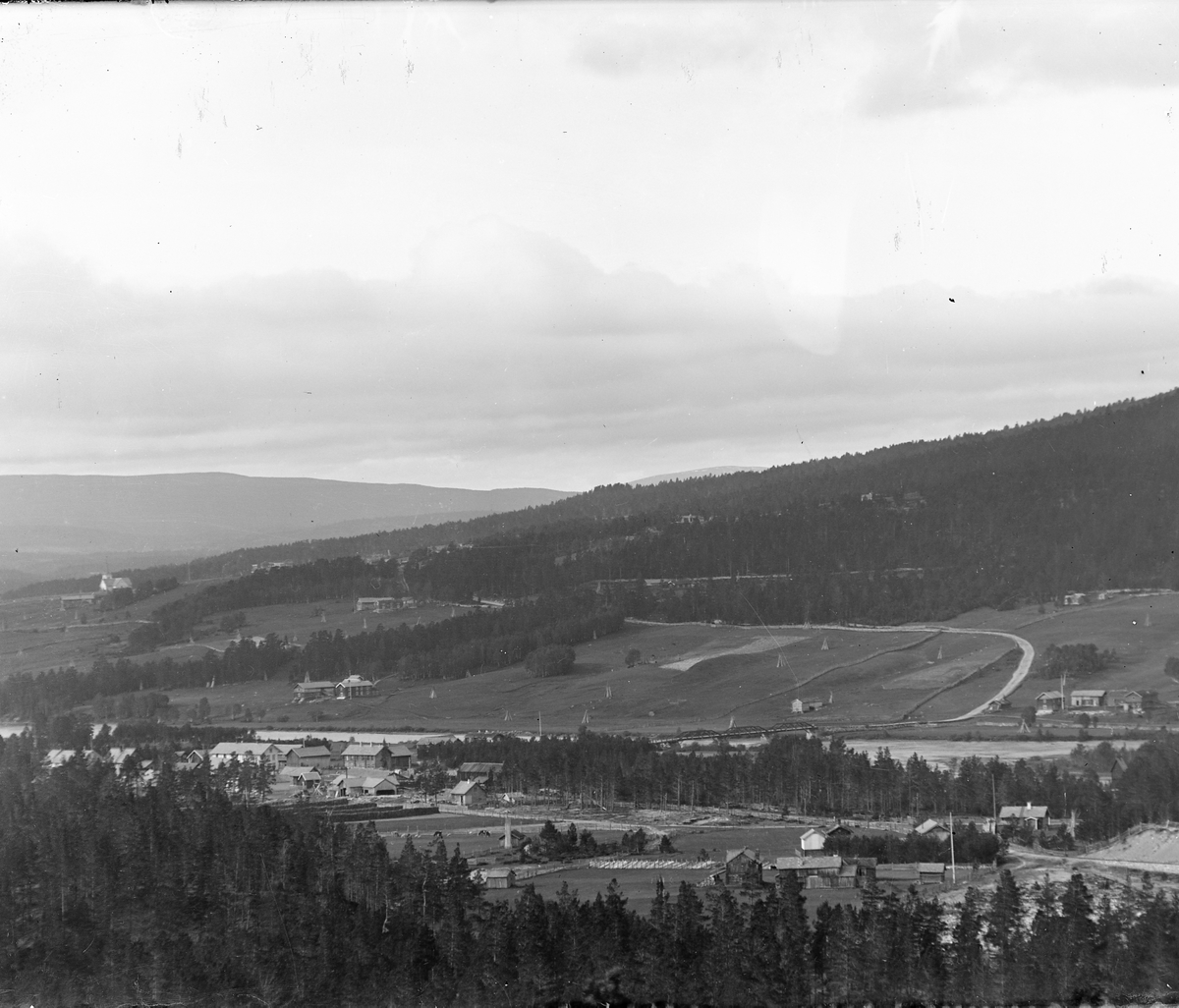 Peder J. Bredalslien, bebyggelse, landskap