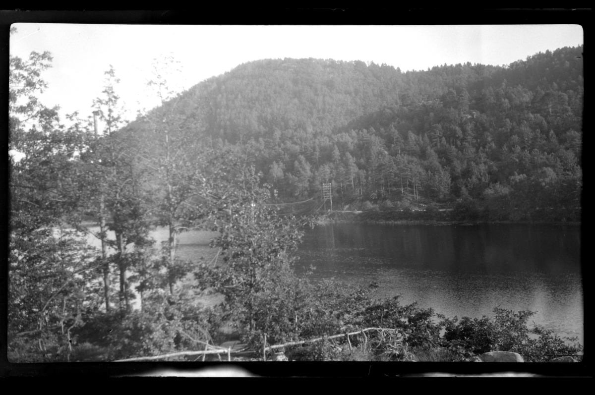 Rolf Sr. Sundt, Ukjent landskap med vann. Fotografert 1928.