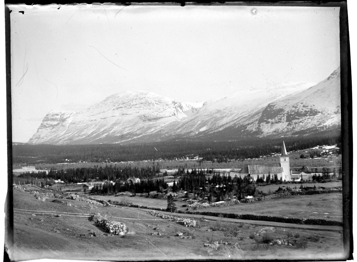 Rolf Sr. Sundt, Hemsedal med Hemsedal kirke. Hemsedalsfjellene i bakgrunnen. Antagelig fotografert 1903-04.