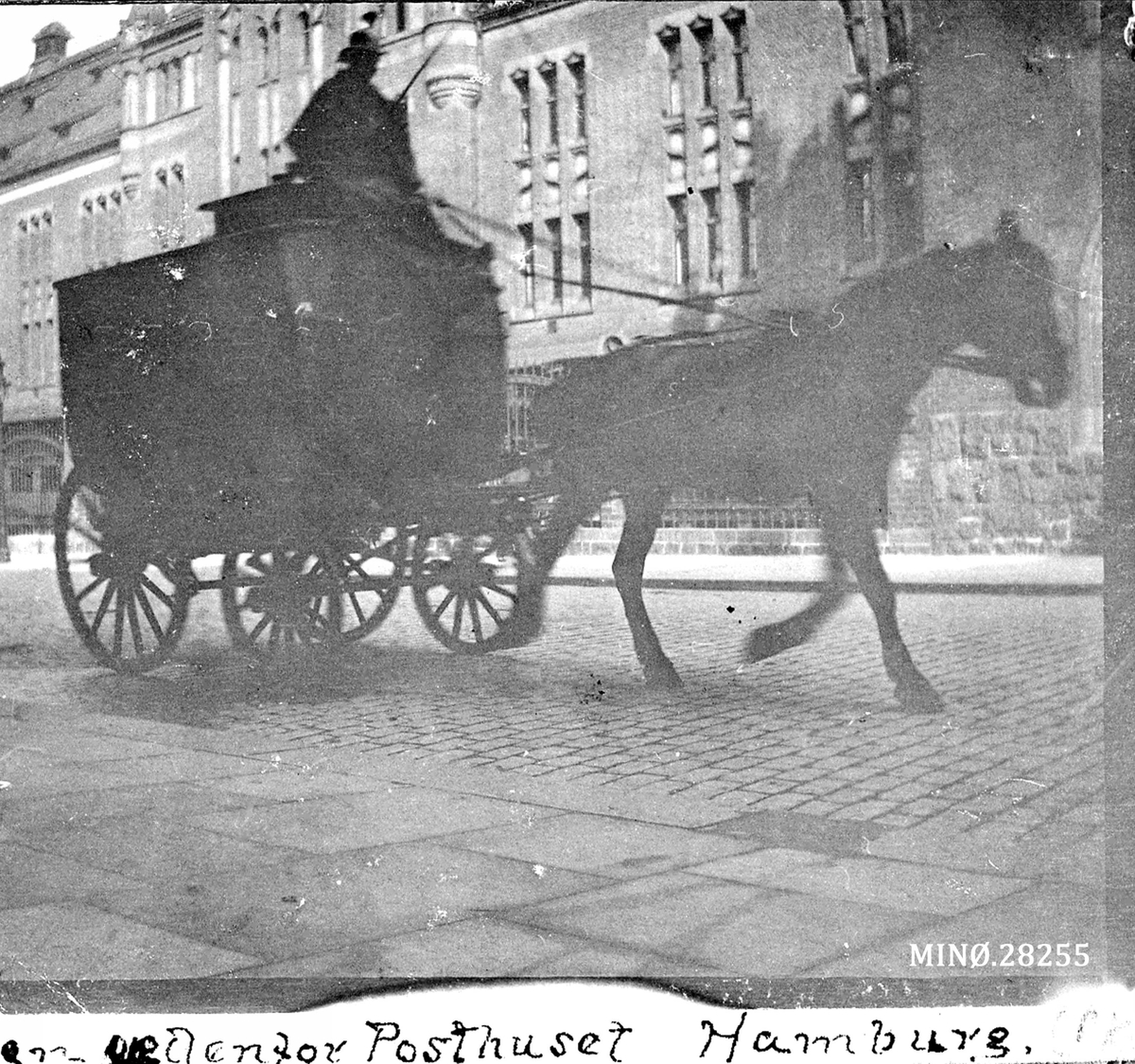 Rugsveen, Johan, Undseth, Postvogn udenfor Posthuset, Hamburg