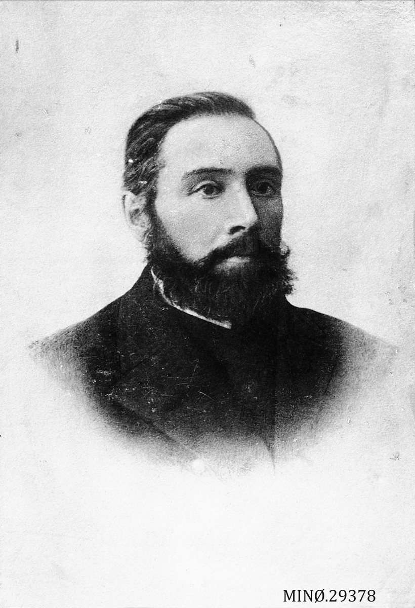 Iv. Olsen, Portrett av mann. Hans Andersen Graadahl. Stasjonsformann (1848-1896). Gift med Kari Pedersdatter Eggen.