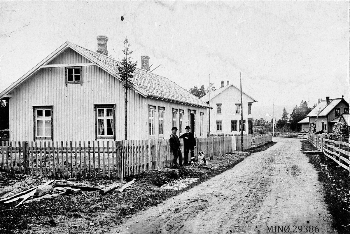H. A Eriksson, Fra Os sentrum