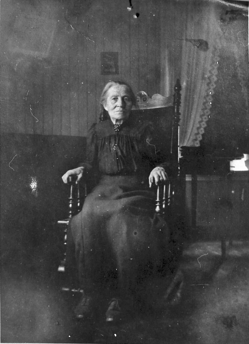 Jan Erik Øvergård, Eldre kvinne