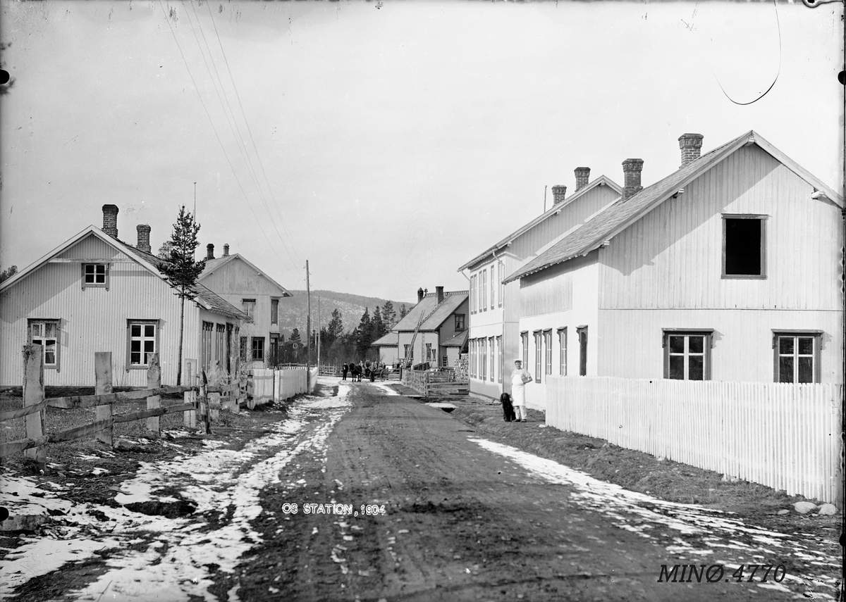 Peder J. Bredalslien, Os stasjon 1904