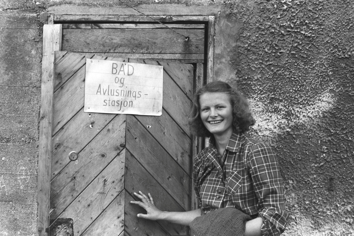Ola Hanche-Olsen, Gjenreisning. Honningsvåg. Solveig Hanche-Olsen. 1946/47.