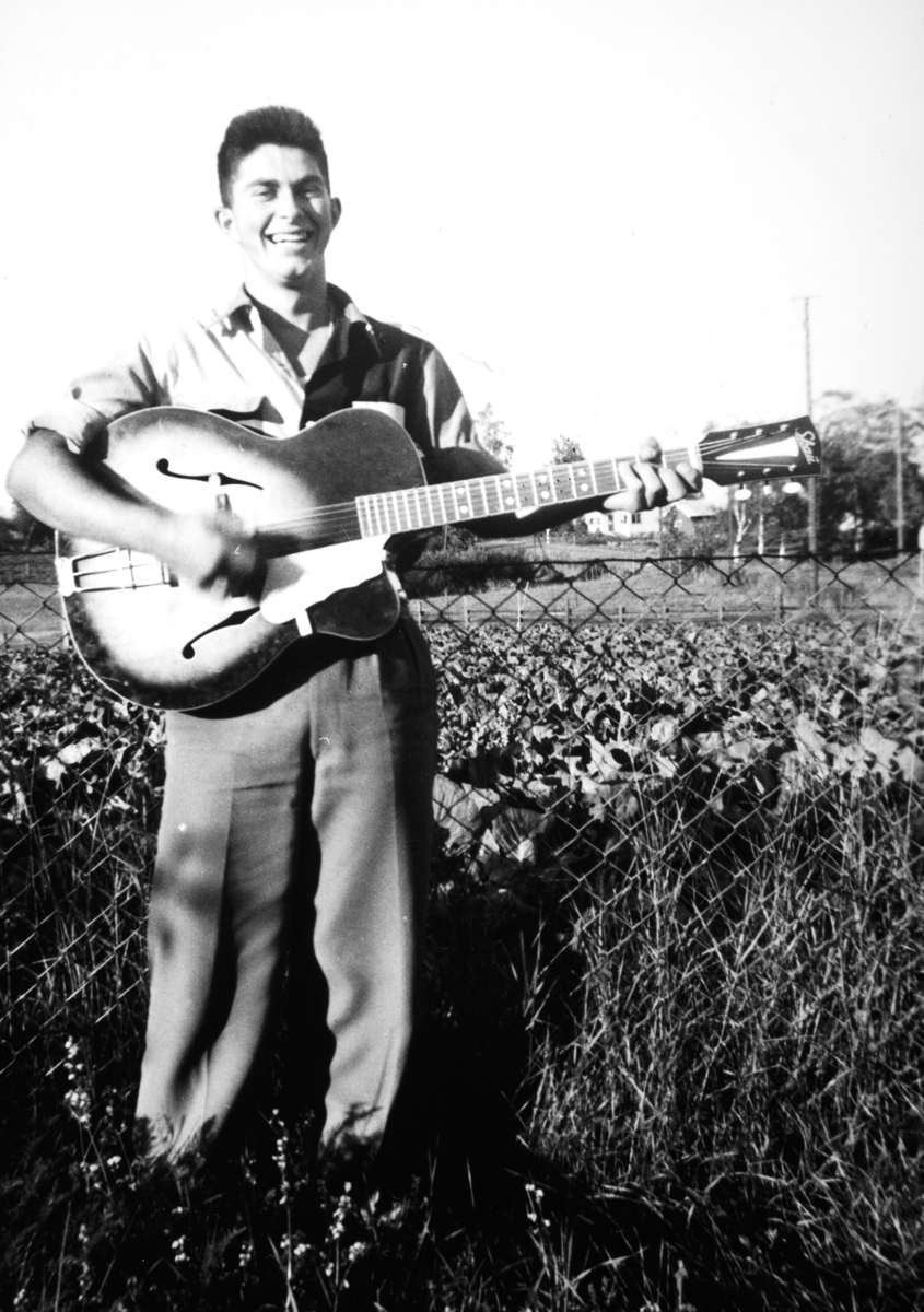 Ukjent, Hans Nyland, gitar. Stange.
