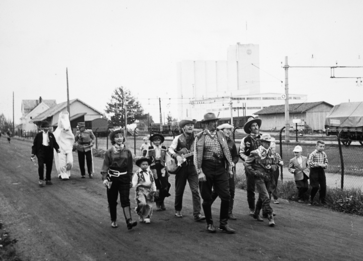 Normann Helger, Stangedagen, opptog, 1957.