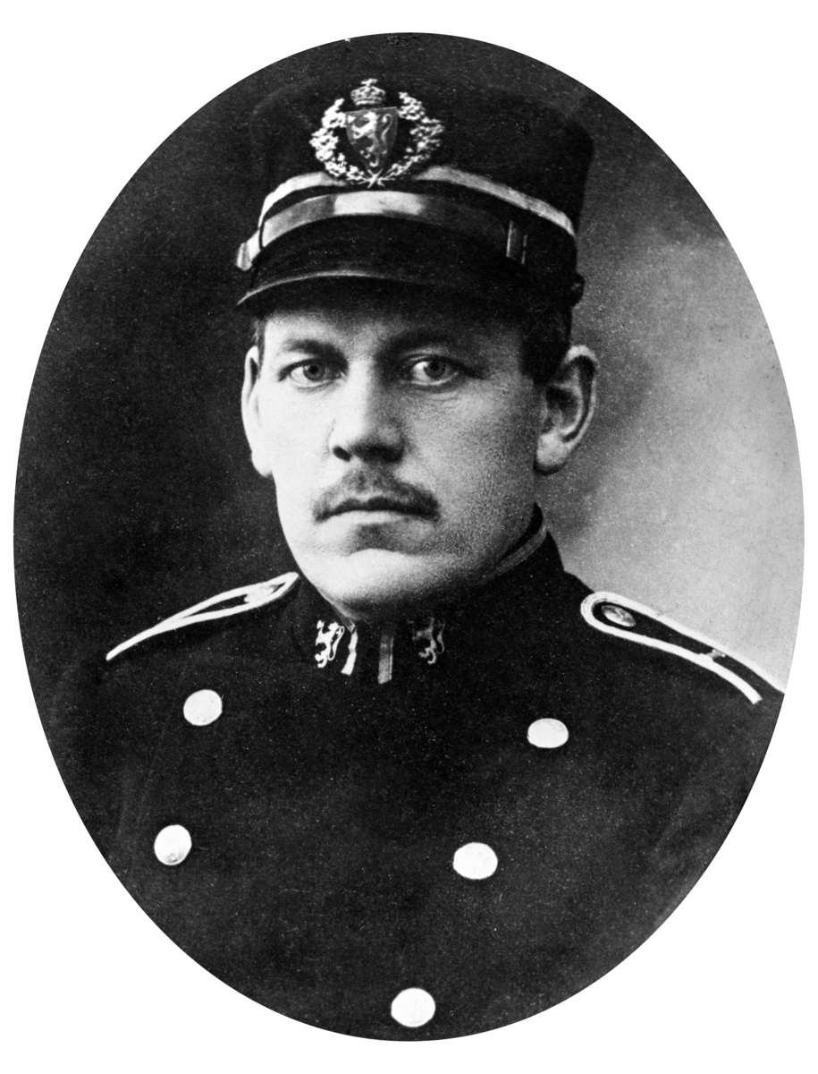 Anno Domkirkeodden, PORTRETT: MARIUS HOEL I POLITIUNIFORM