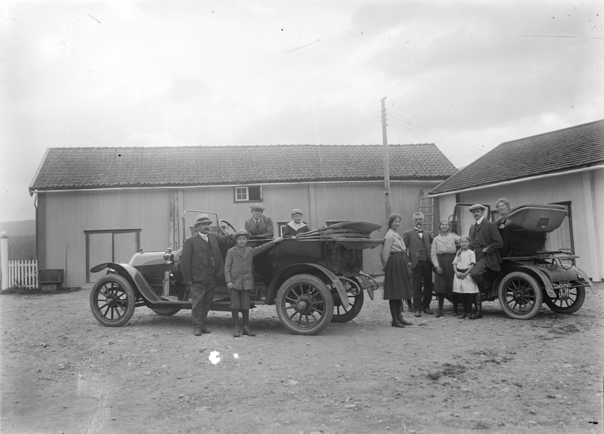 Otto W. F. Mejlænder, Personbiler, ukjente. Bil t.h. reg.nr. 356. Trysil.