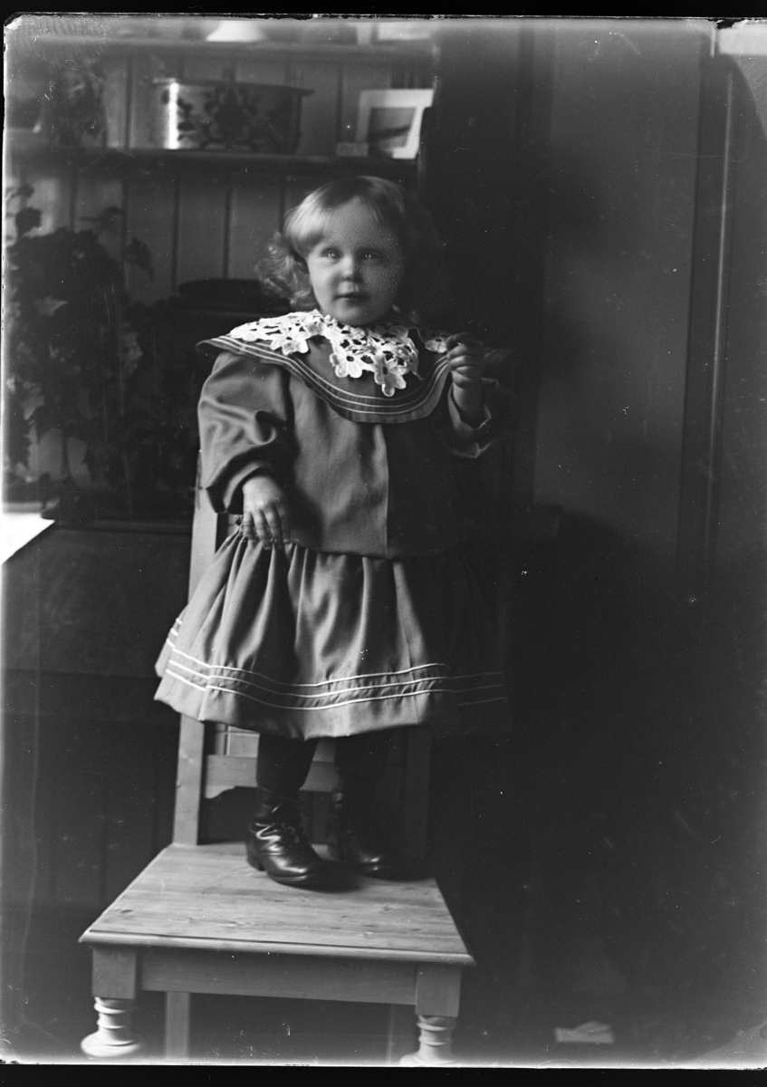 Johannes Larsen Alhaug, Barn, portrett, ukjent Alhaug (?)