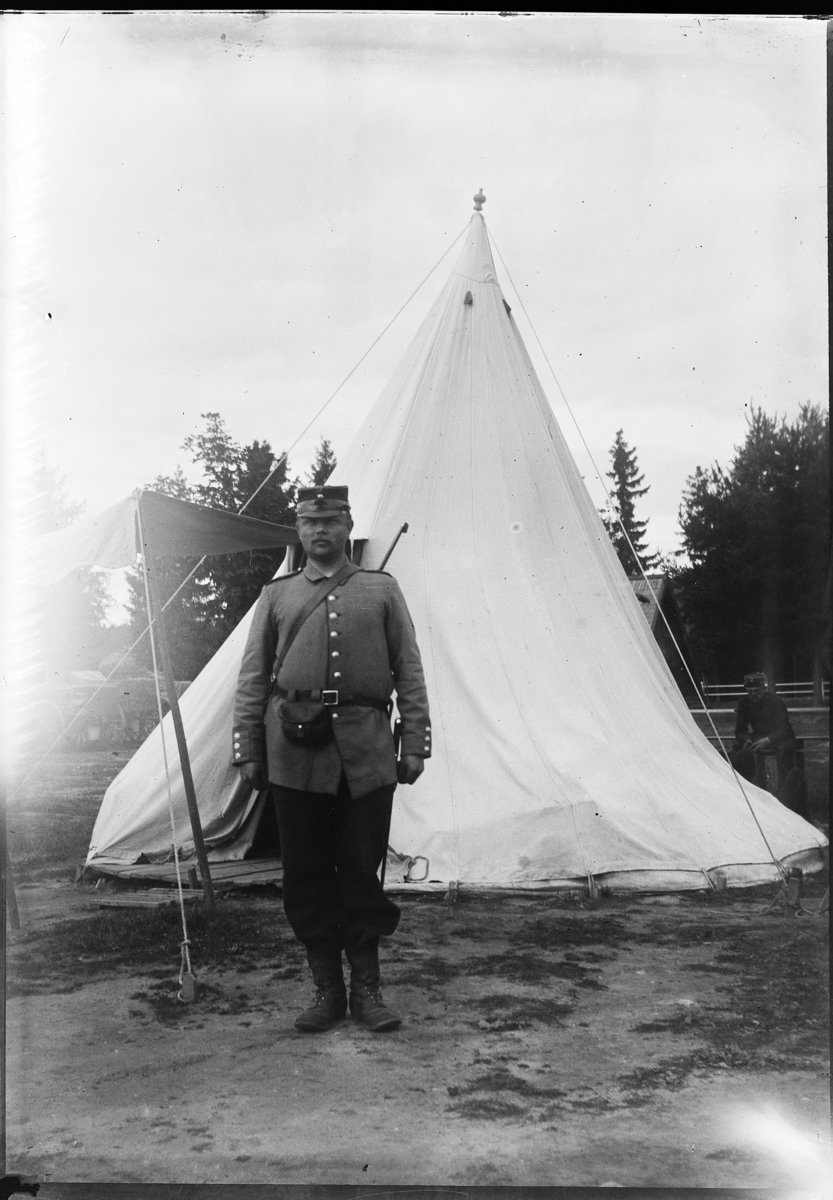 Johannes Larsen Alhaug, Militær, soldat, uniform, telt, manøver, Johs. Alhaug (?)