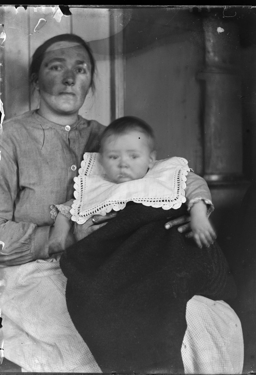 Johannes Larsen Alhaug, Mor, barn, Alhaug?