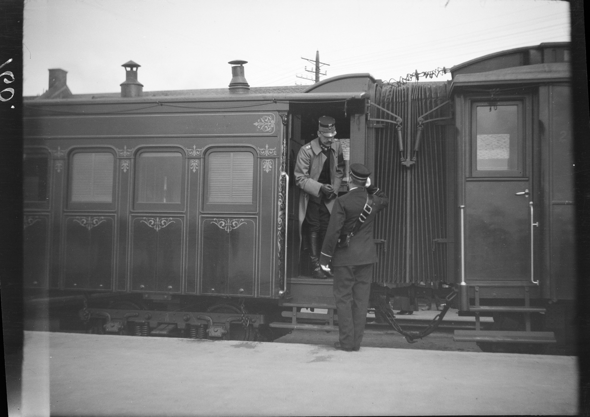 Karl Andreas Diesen, Hamar jernbanestasjon, feltmanøver 1912, Kong Haakon, avreise, kongevogn,