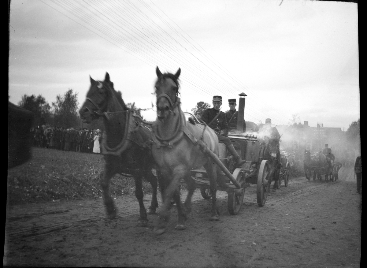 Karl Andreas Diesen, Feltmanøver, militærøvelse, defilering, feltkjøkken, hester,