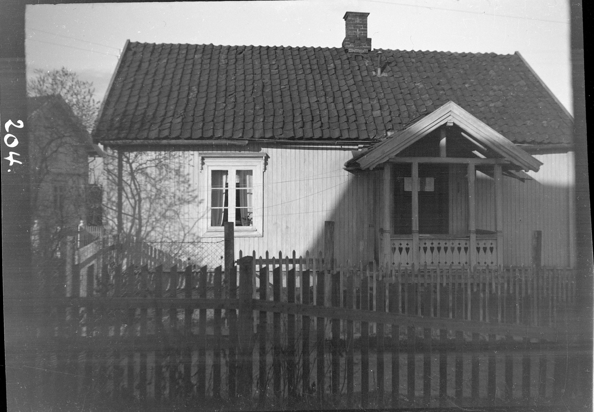 Karl Andreas Diesen, Hamar Stiftstidende, "Første hus"