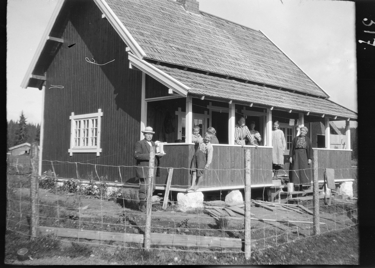 Karl Andreas Diesen, Bolsdalen, setermeieri, Vang allmenning. Gjester på setra, ukjent. Seterhus, flistak.