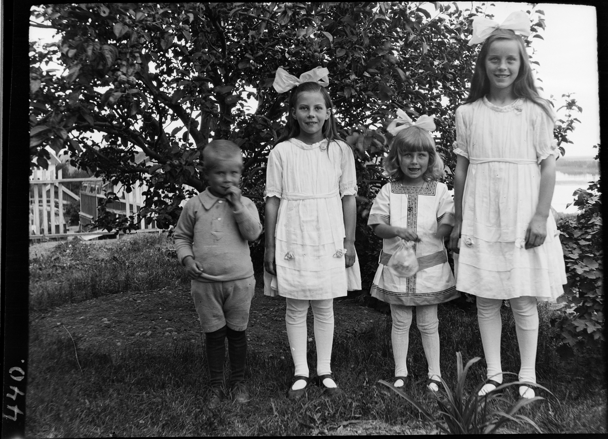 Karl Andreas Diesen, Lokfører Eivind Harders barn, gruppe 4 barn. Åsgård, Briskeby.