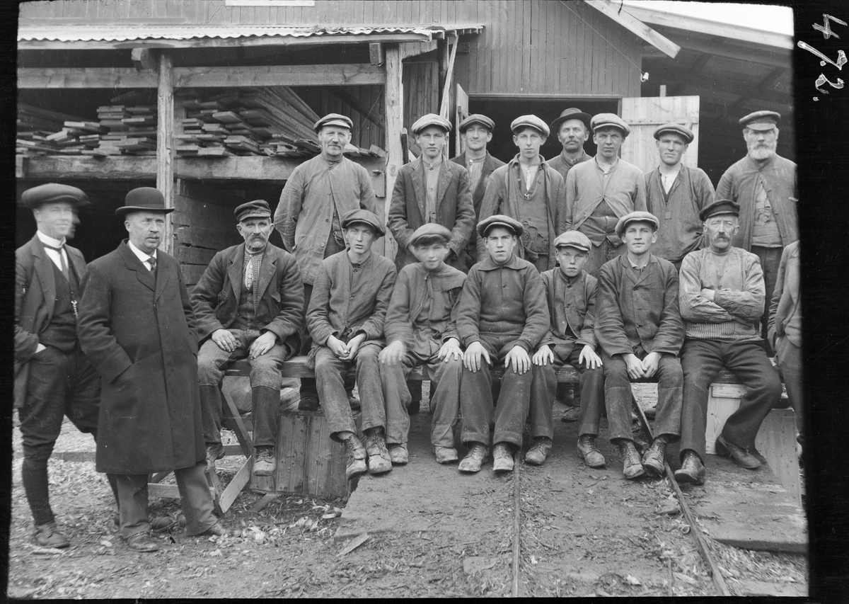 Karl Andreas Diesen, Oplandske sag og Høvleri, gruppe 17, arbeidere, funksjonærer, sagarbeidere, trelast