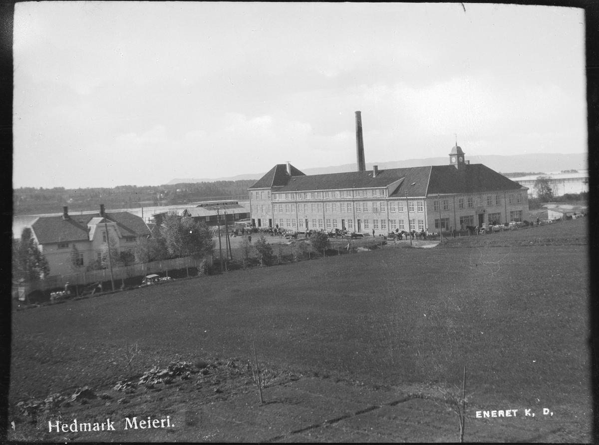 Karl Andreas Diesen, Hedmark Meieri, Vangsvegen 185, Hamar, melkelvevering, hester, lastebiler, Disen, Hamar.