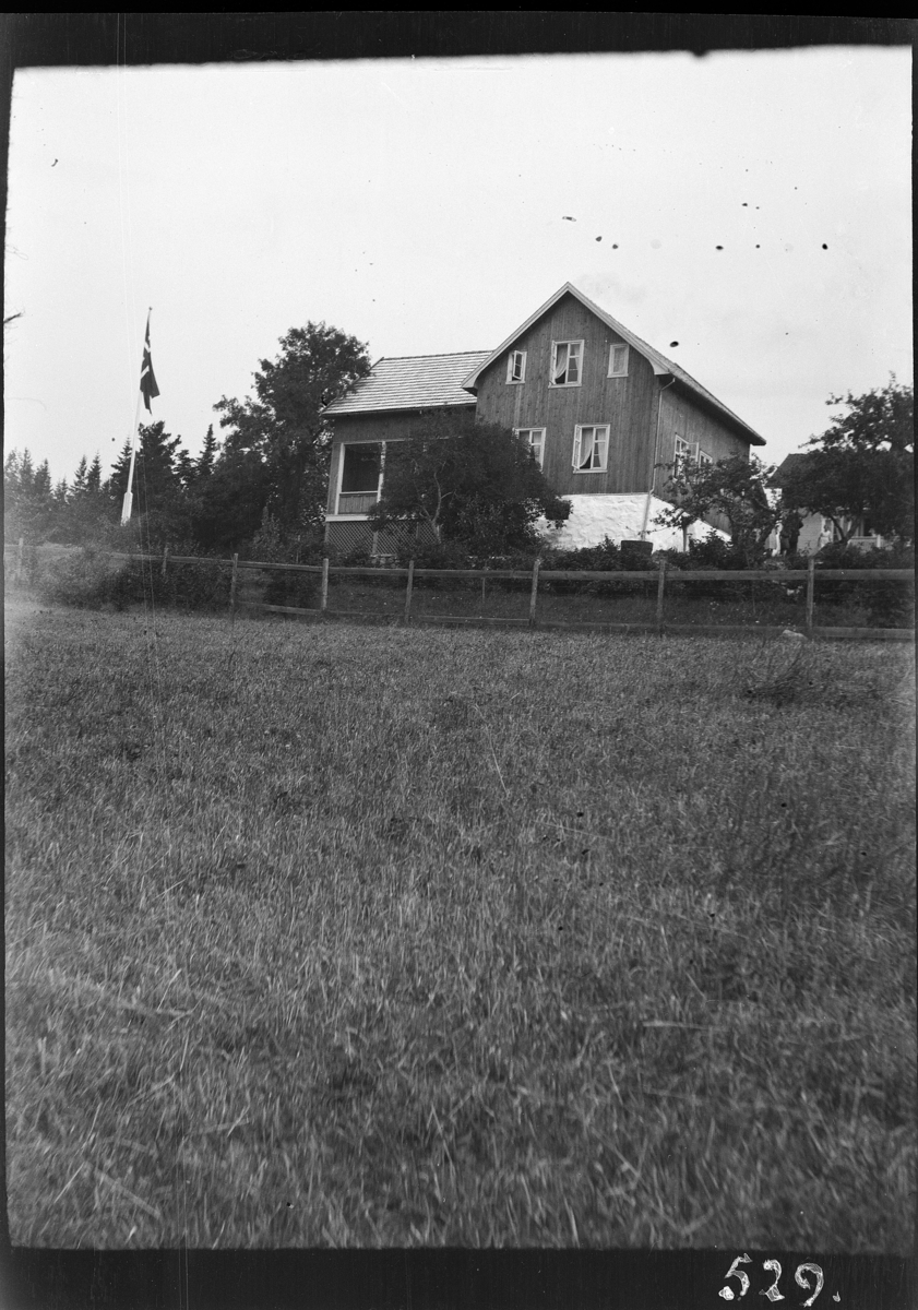Karl Andreas Diesen, Borgen Feriehjem, Veldre. Hamar Sanitetsforening og Hamar Røde Kors hadde feriekoloni her for barn fra Hamar. Hamar Sanitetsforening tok ansvar for driften ved Borgen ferikoloni i Veldre fra 1921. Se boka "Glimt fra Hedmarkshelsa" og "Hamar Sanitetsforening 100 år"