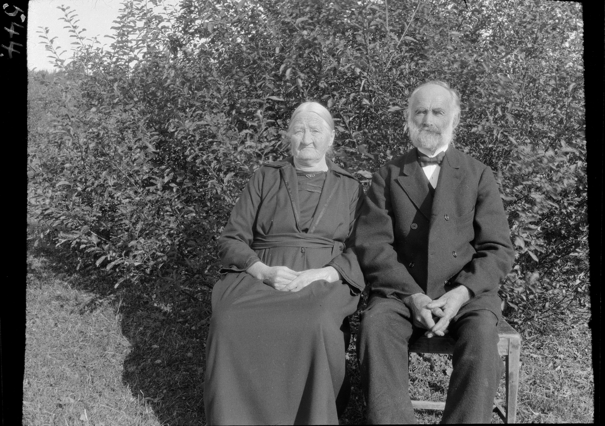 Karl Andreas Diesen, Gullbrudepar Marie og Johannes, etternavn ukjent, gift 10.12.1877, Pinødegården.