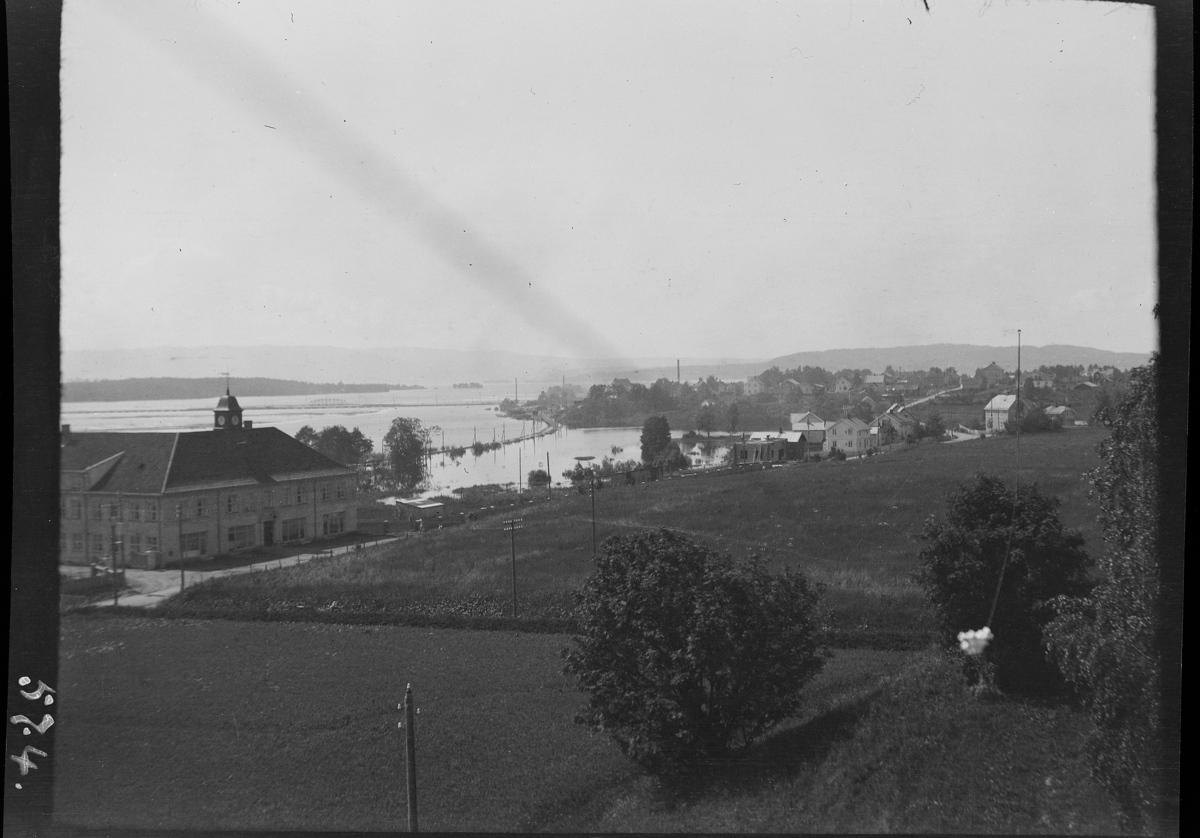 Karl Andreas Diesen, Utsikt fra Disenhøi, Hedmark Meieri, Veltvika, Vangsvegen, Briskebyen, storflommen i Mjøsa, 1927.