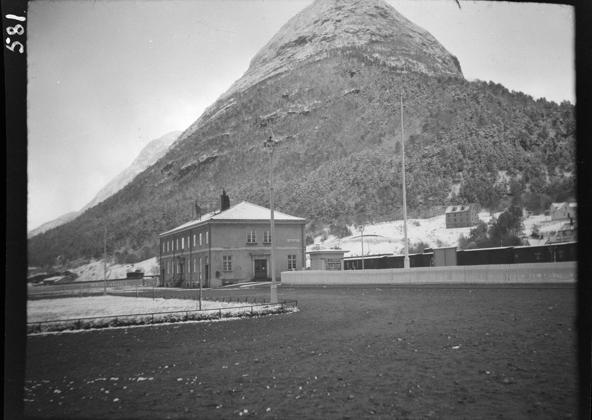 Karl Andreas Diesen, Åndalsnes jernbanestasjon, vinter,