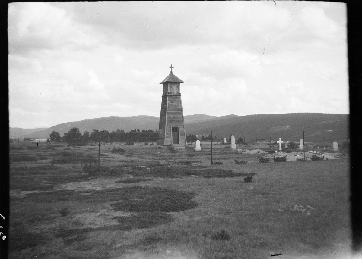 Karl Andreas Diesen, Folldal kirkegård, gravplass, klokketårn,