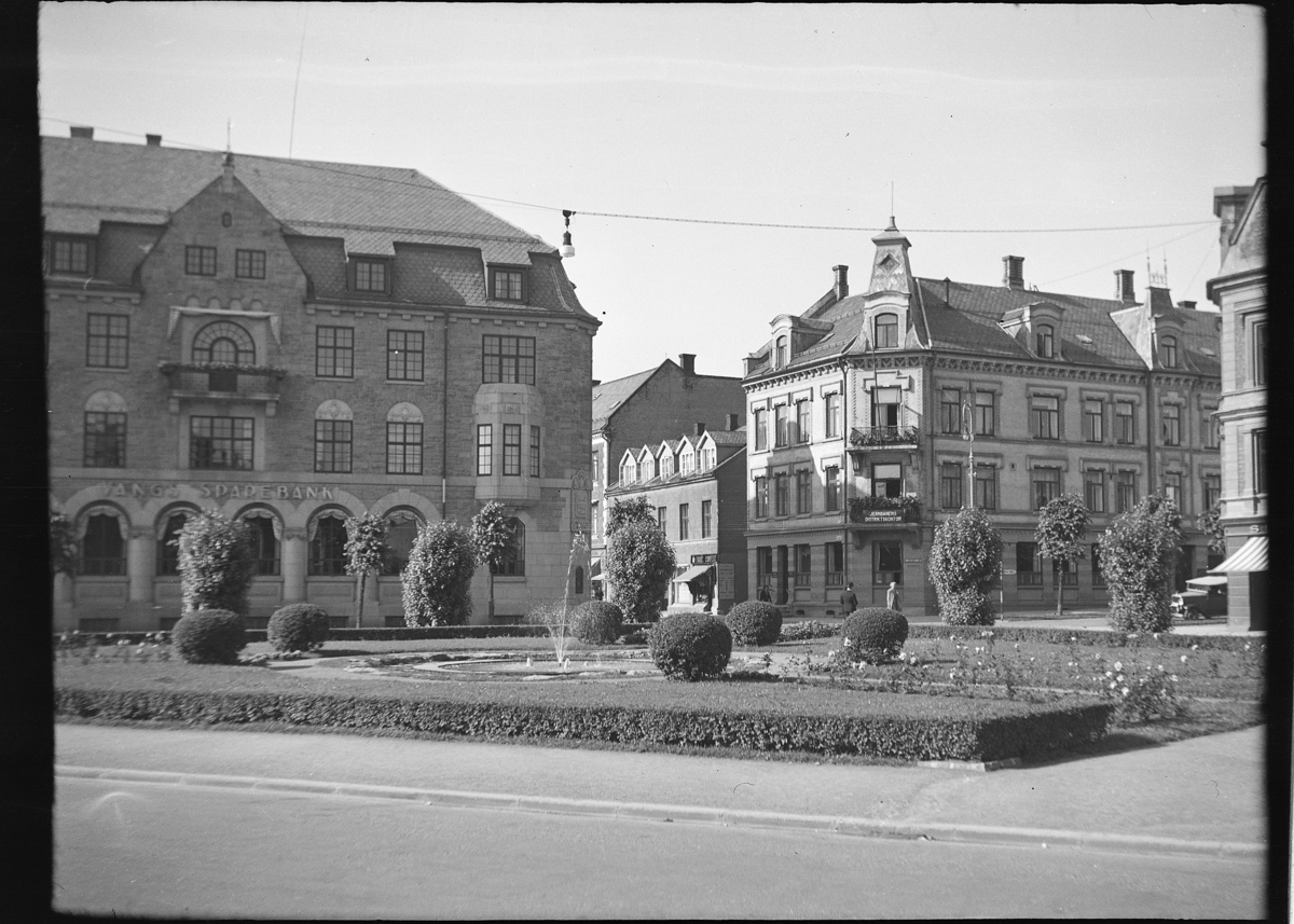 Karl Andreas Diesen, Hamar, jernbaneplassen, jernbaneparken, Vangs Sparebank, Jernbanens Distriktskontor,