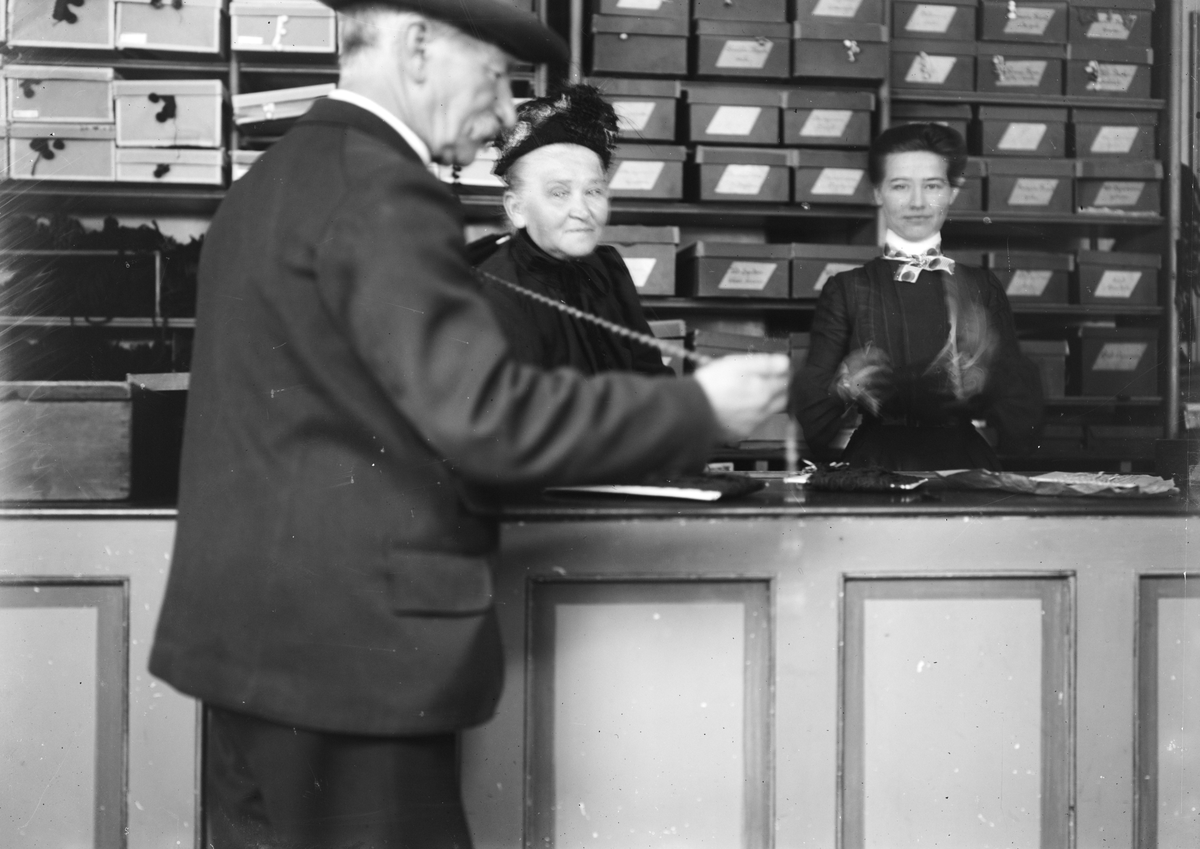 Otto W. F. Mejlænder, H. Zappfe Possement Forretning, Øvre Slottsgate 12, Oslo. Interiør.