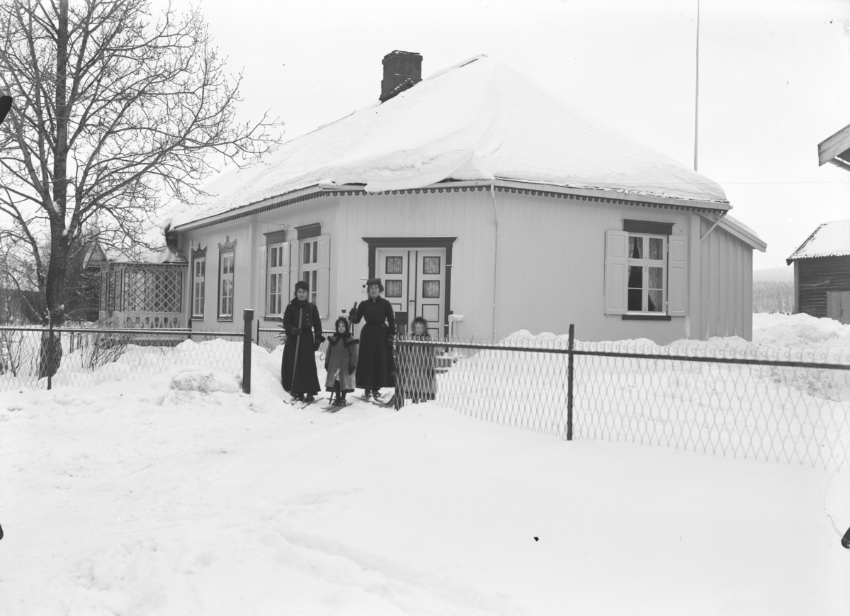 Otto W. F. Mejlænder, Nordre Bæk, Dunker, Doktorskilt ved døra, ca. 1905