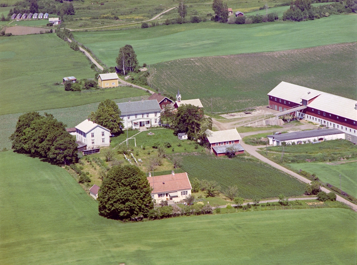 Widerøes Flyveselskap A/S, FLYFOTO, KARSET GÅRD, VANG.